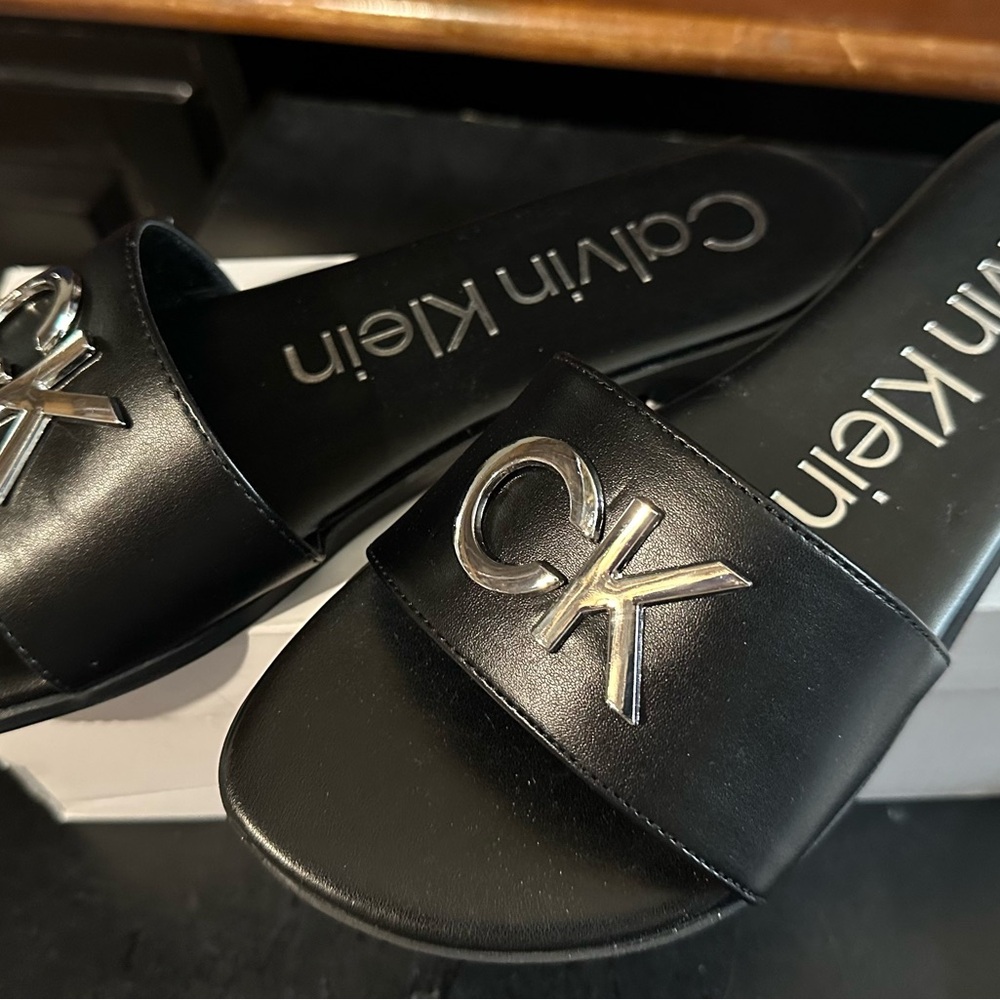 Calvin Klein Women's Kacian Flat Sandal/Slide, Black Size 9.5 B, New W/Box